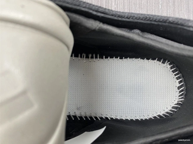 H68032 400 ADIDAS YEEZY 0730